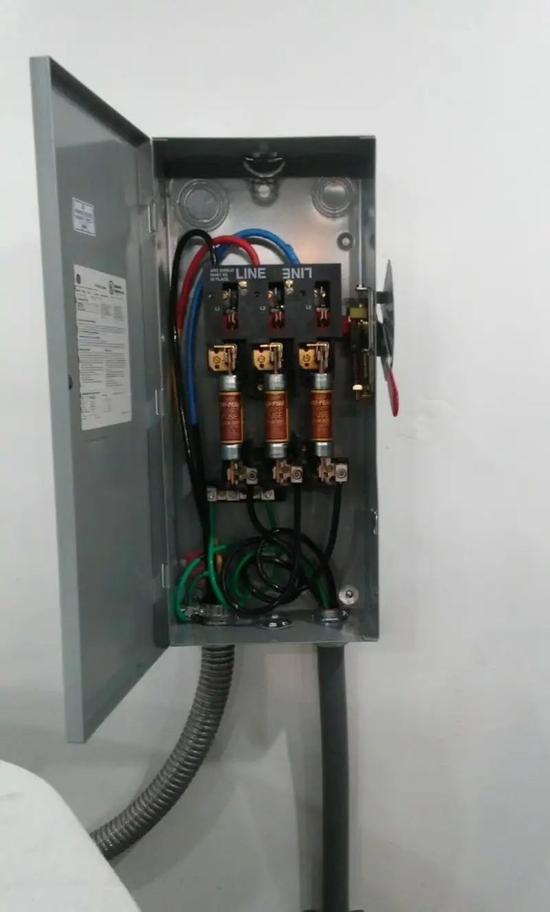 Three-phase disconnect switch installed for Smoke Detector Installation in Lake Stickney